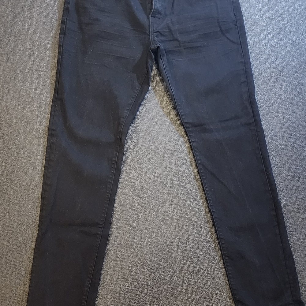 Black Skinny Jeans with Smooth Texture